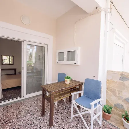 Koumbes Apartment